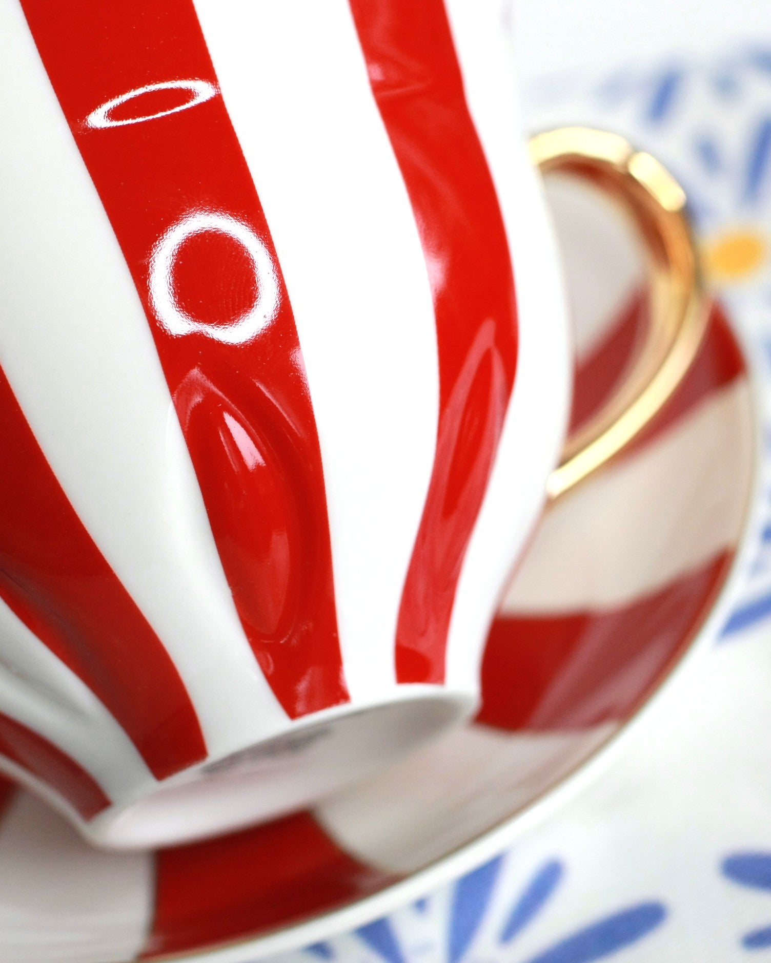 Drinkware, teacups, mugs