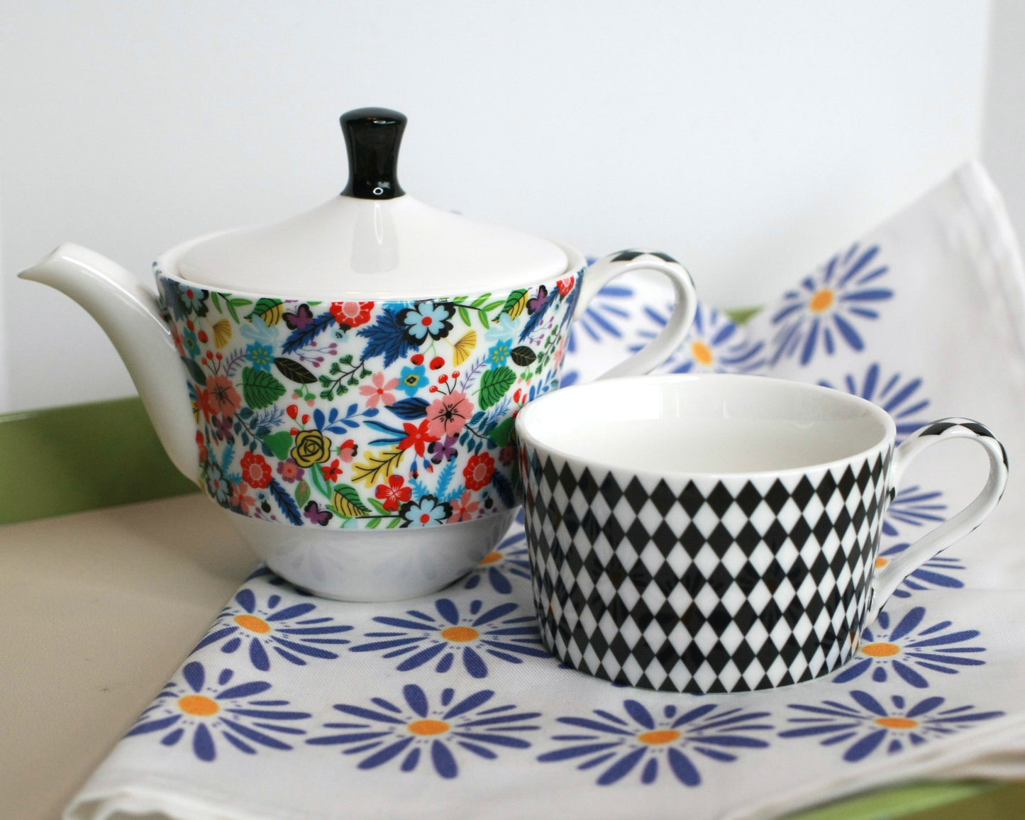 Mad Hatter Fine Porcelain Tea For One Set - Alice in Wonderland