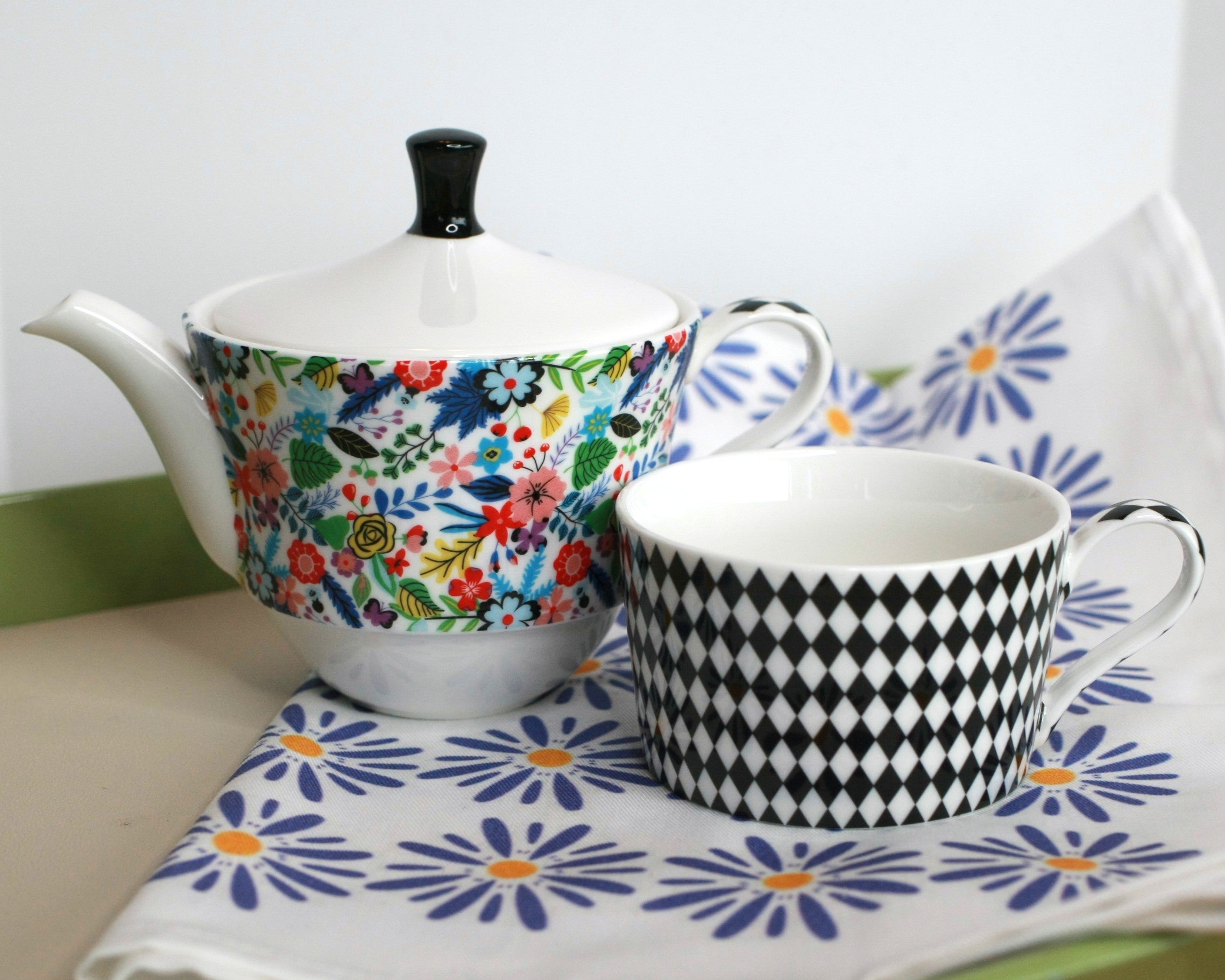 Mad Hatter Fine Porcelain Tea For One Set - Alice in Wonderland