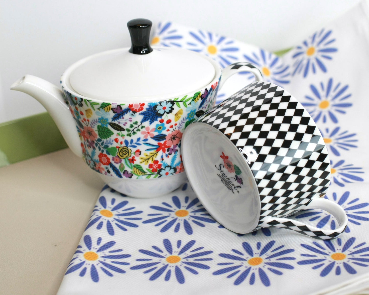 Mad Hatter Fine Porcelain Tea For One Set - Alice in Wonderland